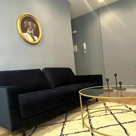 Stylish Near & Nightlife Villa *